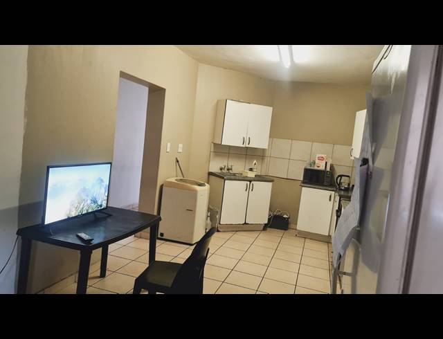 3 BEDROOM APARTMENT FOR SALE IN RUSTENBURG CENTRAL